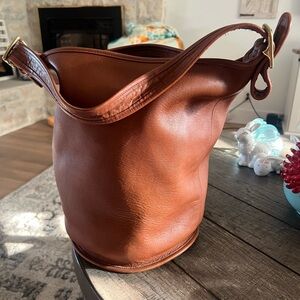 Vintage Coach Helen’s Legacy Duffle Sac in British Tan, Excellent condition!!